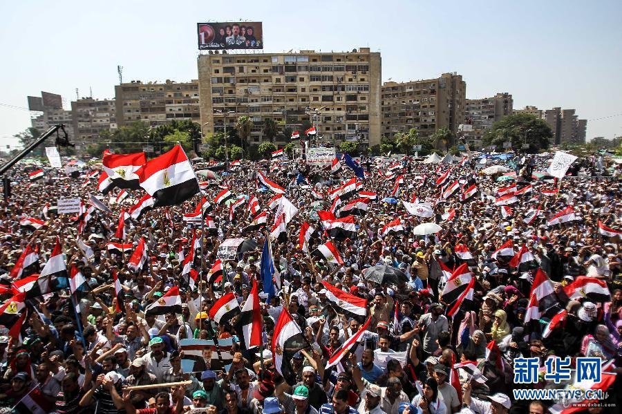 穆尔西执政周年埃及爆发百万人游行
