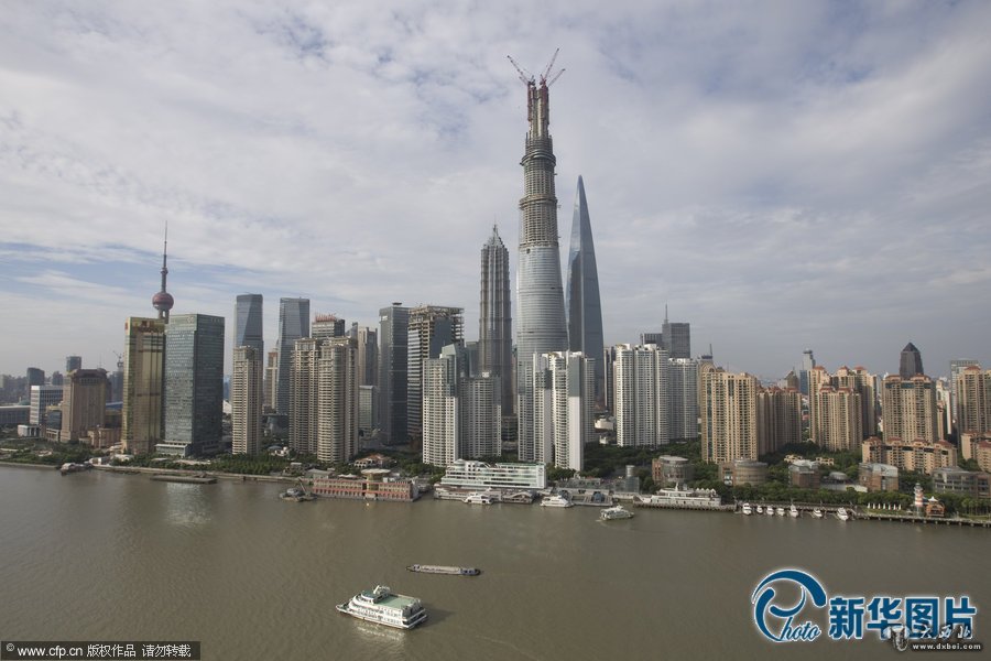 中国第一高楼“上海中心”结构封顶 总高度达632米
