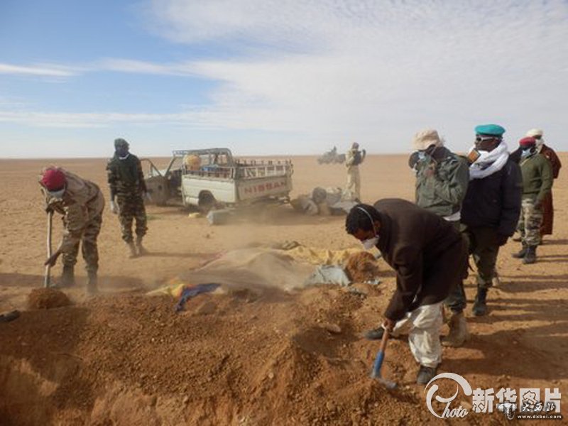 尼日尔移民车沙漠抛锚 致90人脱水而死  