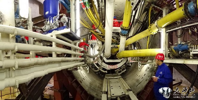  兰州 轨道交通1—号线下穿黄河盾构机始发