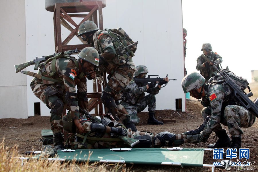 “携手—2014”中印陆军反恐联合训练进行实兵演练