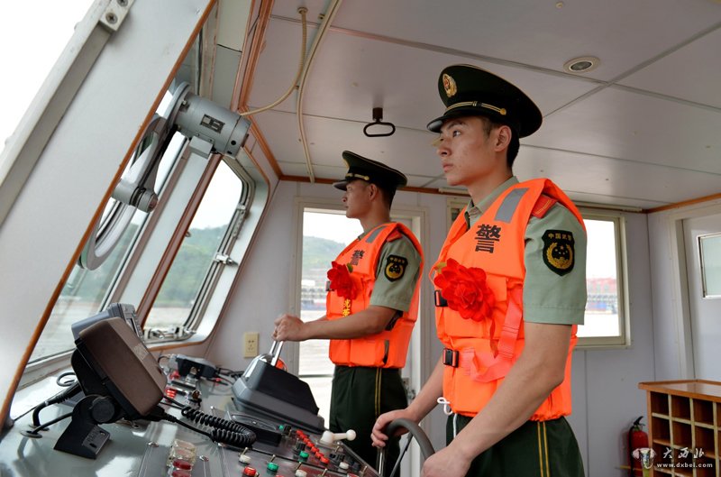 重庆：武警船艇兵告别战舰 踏上人生新征程