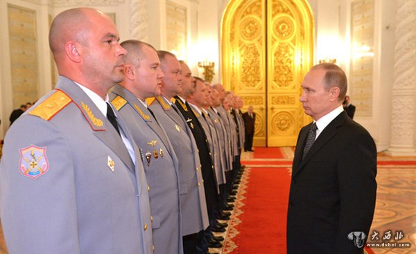 普京出席俄军高级将领晋职晋衔仪式 发表讲话