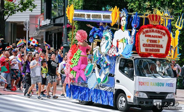 日本东京举行同性恋骄傲大游行 数千民众参加