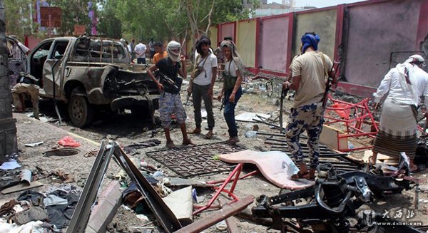 也门亚丁新兵学校发生自杀式袭击至少65人死亡