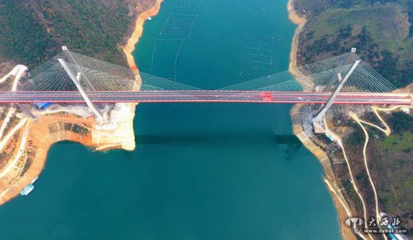 连接黔桂的世界首座非对称混合式叠合梁斜拉桥即将竣工
