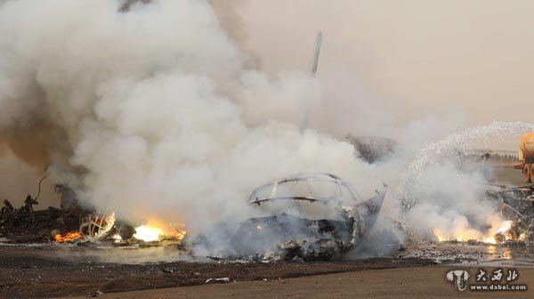 一架小型客机在南苏丹坠毁