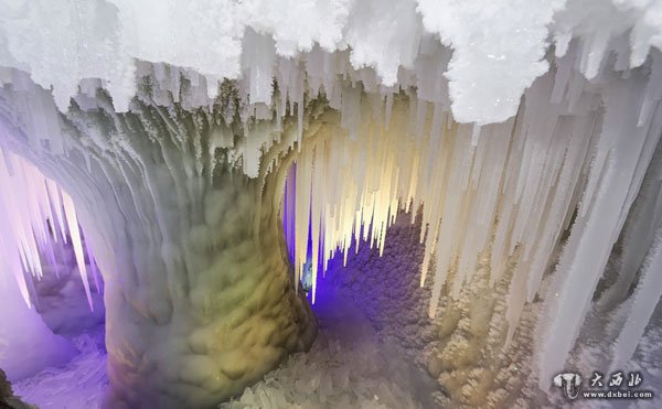穿越三百万年 山西宁武万年冰洞冰雕玉砌如梦幻城堡