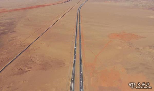 大漠变通途——世界上最长的穿越沙漠高速公路建设纪实