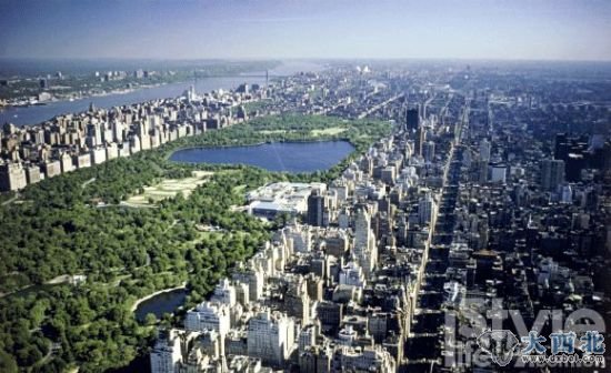 3. 纽约中央公园(Central Park)位于曼哈顿岛的中央。