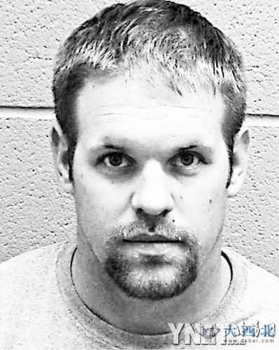 美警方存档照片显示涉嫌携带C4炸药登机的阿特沃特