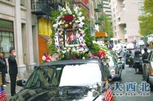 当地时间2011年10月13日,美国纽约唐人街为陈宇晖举行悼念活动。 当地时间2011年10月13日,美国纽约唐人街为陈宇晖举行悼念活动。