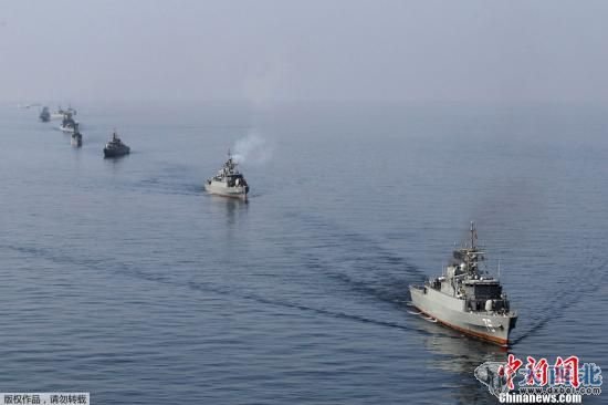 2012年1月3日，在代号为“守卫90”的海上军事演习最后一天，伊朗在南部海域举行了海上阅兵。  