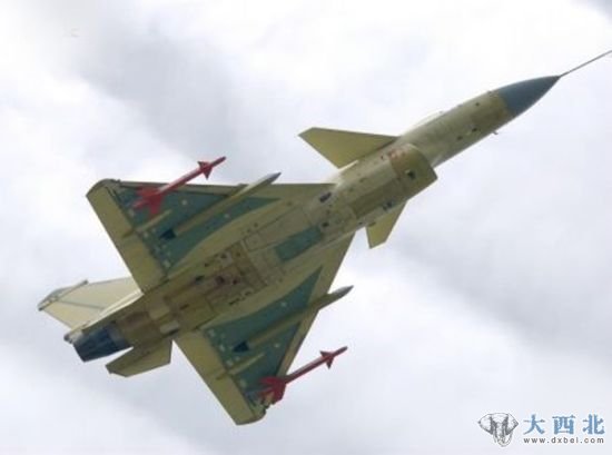 资料图:正在试飞中的歼-10B战机01号机。