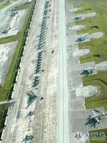 资料图:关岛美军基地停机坪。