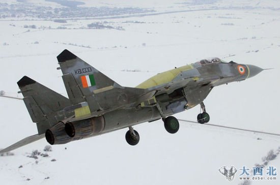 正在进行测试飞行的印度米格-29UPG战机。