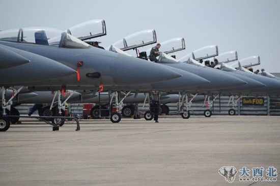 资料图：驻日美军F-15C战机群。