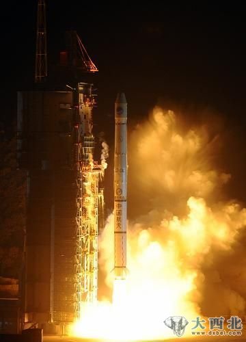 2011年12月2日,载有北斗导航卫星的长征三号甲运载火箭在我国西昌卫星发射中心点火升空。当日5时7分,我国在西昌卫星发射中心用长征三号甲运载火箭,成功将第十颗北斗导航卫星送入太空预定转移轨道。