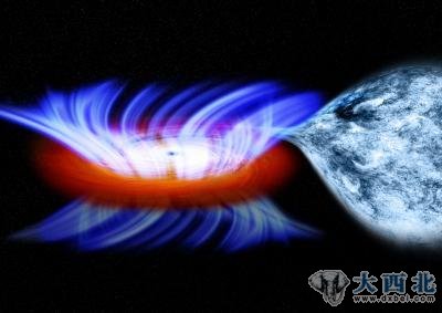 这是一幅艺术示意图,显示的是IGR J17091双星系统。美国宇航局钱德拉X射线空间望远镜观测到围绕其中一个恒星级黑洞的吸积盘发出的星风速度高达每小时2000万英里,这相当于光速的 3%。出乎意料的是,科学家们发现这个围绕黑洞旋转的吸积盘向外抛出的物质量要大于被黑洞吞噬的量,并且这一星风会随着时间变化而变化。这一结果对于理解这一级别,即质量为5~10倍太阳质量的黑洞行为将具有重要意义 这是一幅艺术示意图,显示的是IGR J17091双星系统。美国宇航局钱德拉X射线空间望远镜观测到围绕其中一个恒星级黑洞的吸积盘发出的星风速度高达每小时2000万英里,这相当于光速的 3%。出乎意料的是,科学家们发现这个围绕黑洞旋转的吸积盘向外抛出的物质量要大于被黑洞吞噬的量,并且这一星风会随着时间变化而变化。这一结果对于理解这一级别,即质量为5~10倍太阳质量的黑洞行为将具有重要意义