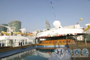 邮轮上的游泳池 邮轮上的游泳池