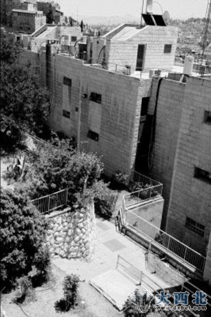 墓穴上方的塔式建筑,上世纪80年代发现这个墓穴后建造 墓穴上方的塔式建筑,上世纪80年代发现这个墓穴后建造