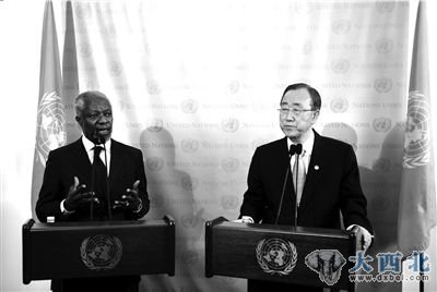 2月29日,联合国秘书长潘基文(右)和叙利亚危机联合国与阿盟联合特使安南共同会见媒体。 新华社发 2月29日,联合国秘书长潘基文(右)和叙利亚危机联合国与阿盟联合特使安南共同会见媒体。 新华社发