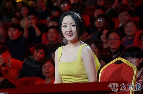 杨钰莹录节目被问恋情险翻脸 称成名根本不重