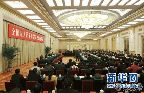 3月2日,中央精神文明建设指导委员会在北京召开深入开展学雷锋活动座谈会。中共中央政治局常委、中央精神文明建设指导委员会主任李长春出席座谈会并讲话。新华社记者刘卫兵摄 3月2日,中央精神文明建设指导委员会在北京召开深入开展学雷锋活动座谈会。中共中央政治局常委、中央精神文明建设指导委员会主任李长春出席座谈会并讲话。新华社记者刘卫兵摄