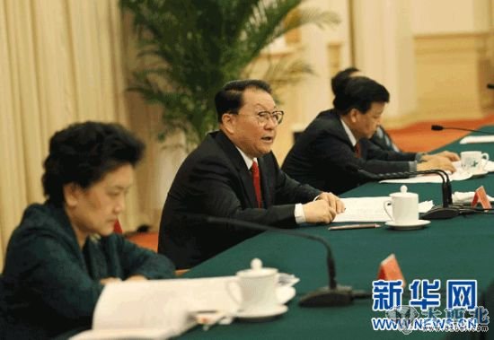 3月2日,中央精神文明建设指导委员会在北京召开深入开展学雷锋活动座谈会。中共中央政治局常委、中央精神文明建设指导委员会主任李长春出席座谈会并讲话。新华社记者刘卫兵摄 3月2日,中央精神文明建设指导委员会在北京召开深入开展学雷锋活动座谈会。中共中央政治局常委、中央精神文明建设指导委员会主任李长春出席座谈会并讲话。新华社记者刘卫兵摄