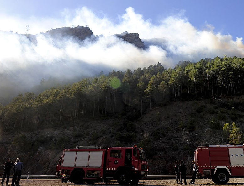 西班牙发生山火 千顷森林过火
