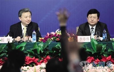 3月8日,全国人大常委会委员、全国人大常委会法制工作委员会副主任郎胜,全国人大常委会法制工作委员会刑法室副主任李寿伟就“刑事诉讼法修改”回答中外记者的提问。本报记者 赵亢 摄 3月8日,全国人大常委会委员、全国人大常委会法制工作委员会副主任郎胜,全国人大常委会法制工作委员会刑法室副主任李寿伟就“刑事诉讼法修改”回答中外记者的提问。本报记者 赵亢 摄