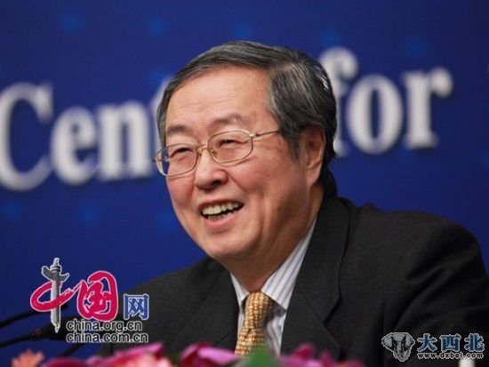 周小川听取记者提问 中国网 宗超