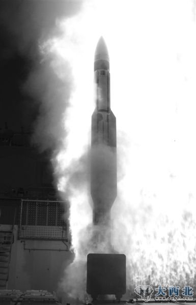 2003年，发射中的SM3反导导弹。