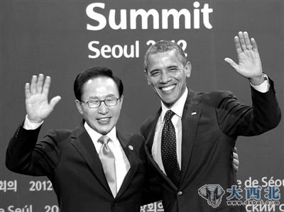 27日，韩国总统李明博和美国总统奥巴马在核峰会上。