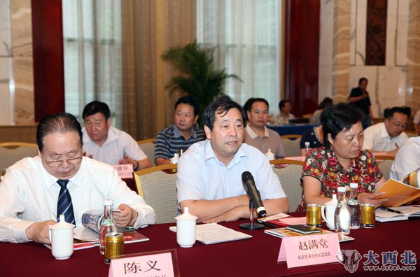 北京甘肃企业商会会长赵满堂发言。 贾笑云 摄