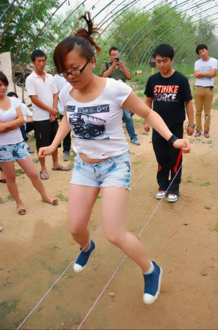 大西北网“兰州圈子”频道组织网友重拾儿时游戏