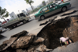 七里河道路频塌