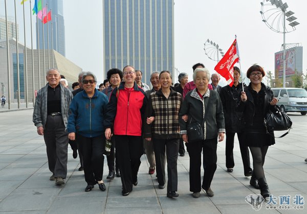 兰州虚拟养老院国庆节组织百名老人金城一日游