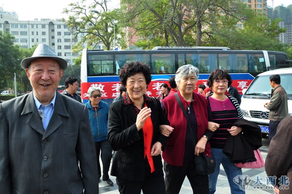 兰州虚拟养老院国庆节组织百名老人金城一日游