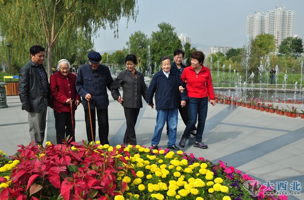 兰州虚拟养老院国庆节组织百名老人金城一日游