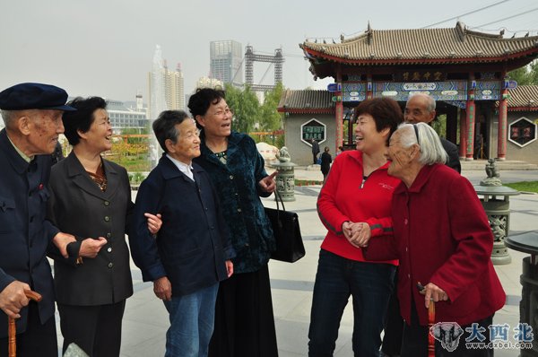 兰州虚拟养老院国庆节组织百名老人金城一日游