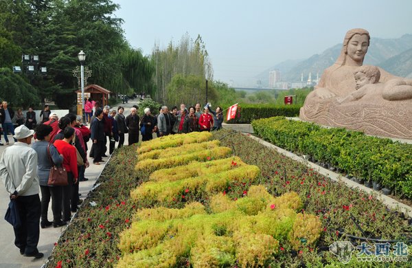 兰州虚拟养老院国庆节组织百名老人金城一日游