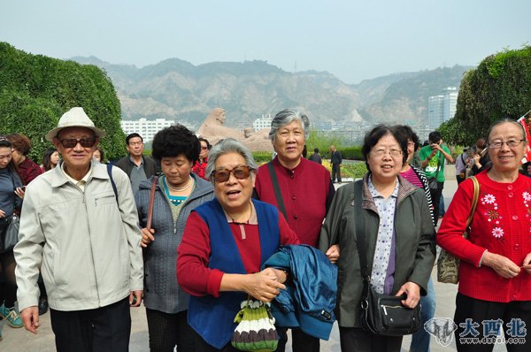 兰州虚拟养老院国庆节组织百名老人金城一日游