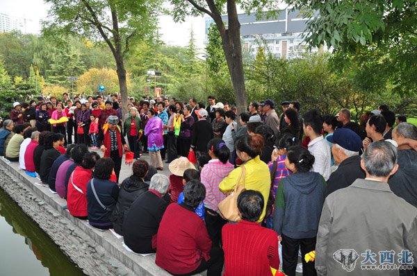 兰州虚拟养老院国庆节组织百名老人金城一日游