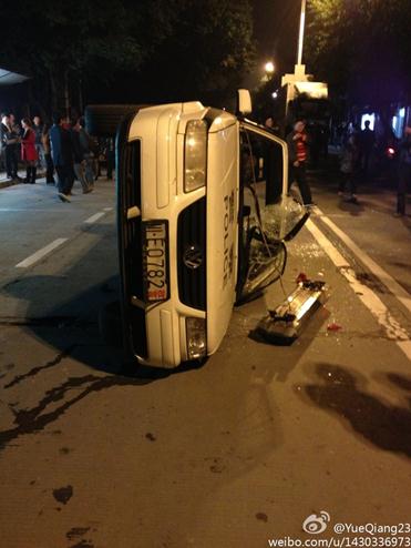 四川泸州群体事件7辆警车被点燃警方带离20人