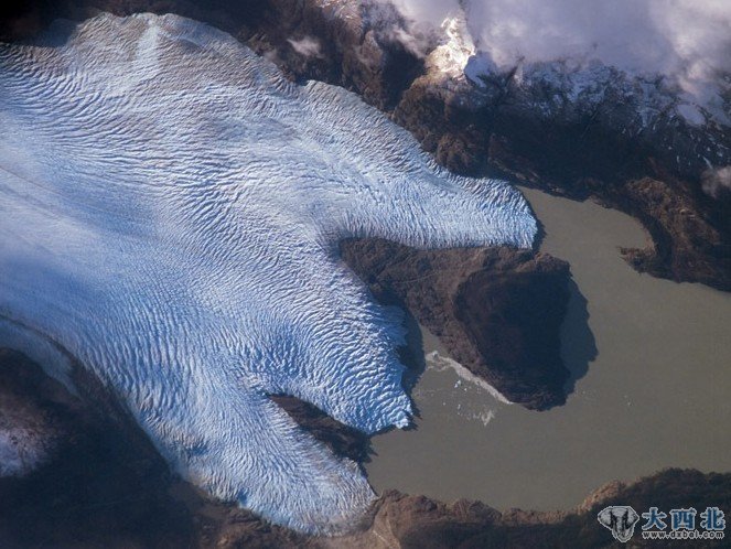 从太空看冰川：智利灰色冰川