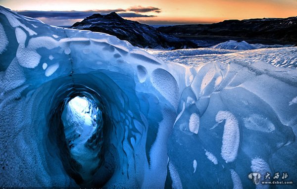 冰岛绝美“斑点”冰川