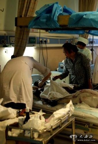 5月11日14时15分许,四川省泸州市泸县桃子沟煤矿发生一起瓦斯爆炸事故,共有81人获救(其中重伤5人、轻伤11人),27人遇难。