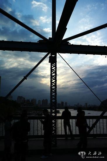 黄河铁桥(图:透视镜) 黄河铁桥(图:透视镜)