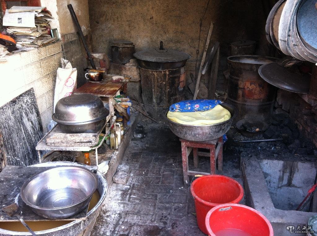 男子用有毒“硼砂”制“可口”酿皮 在兰州安宁大肆销售